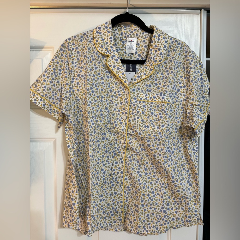 Draper James x Lands End ivory ditsy floral button down pajama top, size M